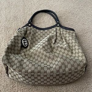 Authentic Gucci shoulder bag. Brown. Used